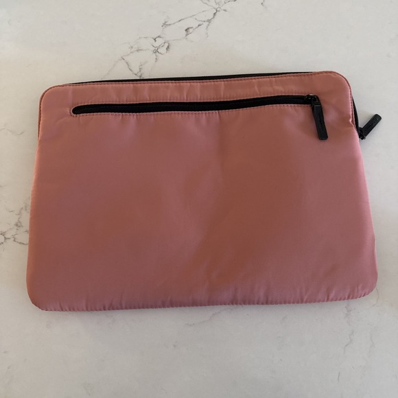 Incase Accessories - Incase Compact Sleeve 13-inch Laptop Pink  Office Core Clean Tech‎ Minimalist